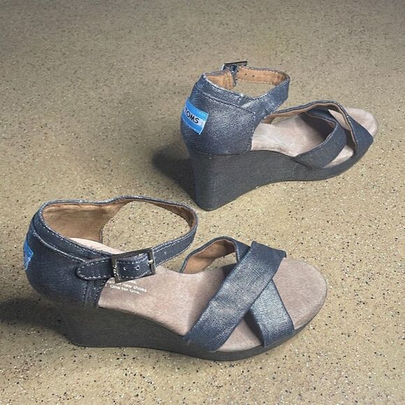 TOMS Sienna Metallic Denim Strappy Wedge Sandals NEW sz 6.5 - Picture 2 of 12